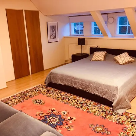 Famous Bertel Jung Проживание в семье *