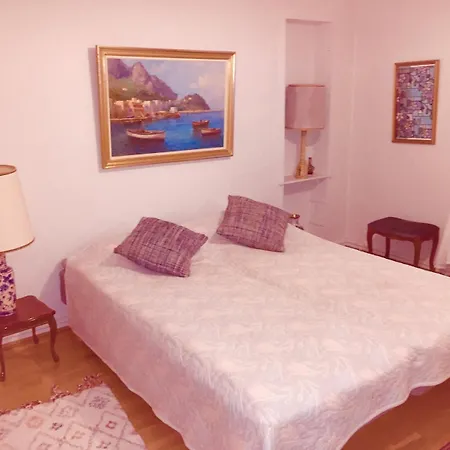 Famous Bertel Jung 홈스테이