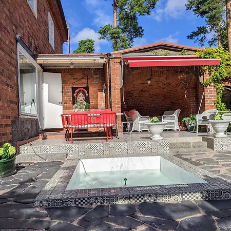 Famous Bertel Jung 홈스테이