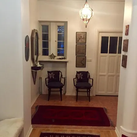 Famous Bertel Jung 民宿