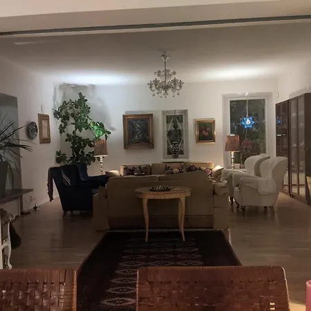 Famous Bertel Jung 民宿 *